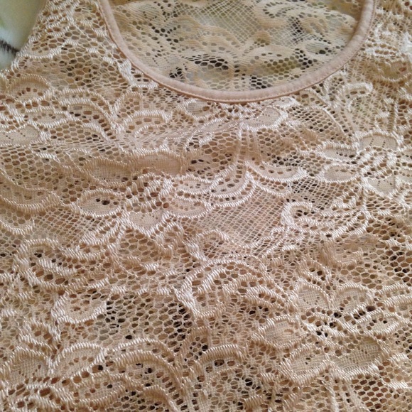 F21 Lace Crochet Crop Top - Picture 3 of 3